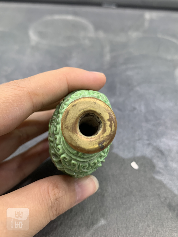 清晚期秋葵绿釉镂雕龙凤纹鼻烟壶 - 图6